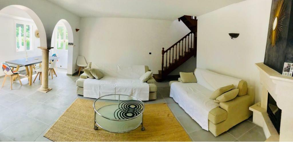 Villa In Provence With Private Pool Л'Иль-сюр-ла-Сорг Экстерьер фото